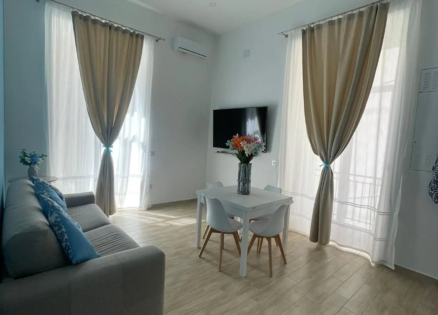 Apartment Duomo Luxury Apartament Naples Italy